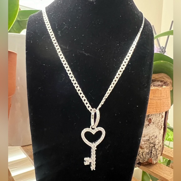 Italian silver necklace with heart key pendant - Picture 3 of 3
